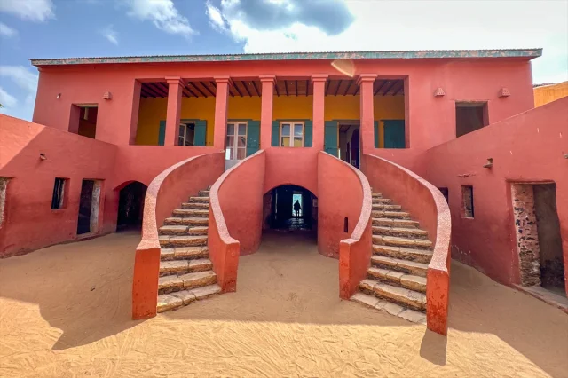 Goree Adası: İnsanlık Tarihinin Karanlık Geçmişine Tanıklık