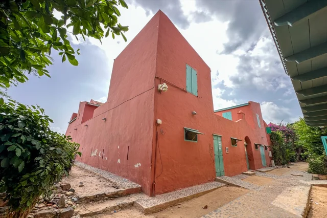 Goree Adası: İnsanlık Tarihinin Karanlık Geçmişine Tanıklık