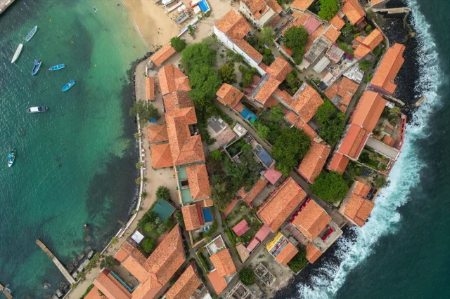 Goree Adası: İnsanlık Tarihinin Karanlık Geçmişine Tanıklık