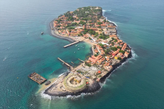 Goree Adası: İnsanlık Tarihinin Karanlık Geçmişine Tanıklık