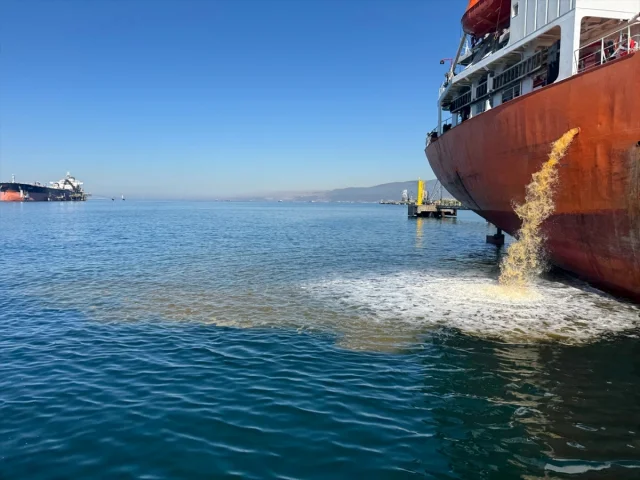 İzmit Körfezi'ni Kirleten Gemiye Ağır Yaptırım! Neler Oldu?