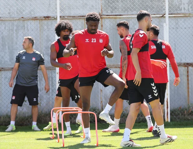Sivasspor'un Zorlu Diyarbakır Deplasmanına Hazırlığı Tamam