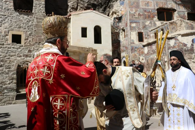 Sümela Manastırı'nda Tarihi Ayin Sürprizlerle İzleyenleri Bü...