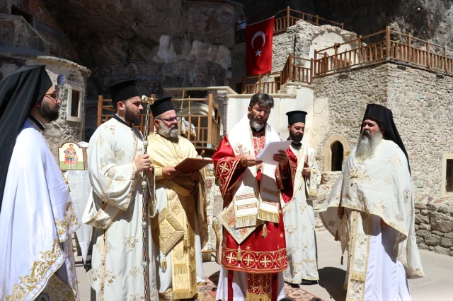 Sümela Manastırı'nda Tarihi Ayin Sürprizlerle İzleyenleri Büyüledi