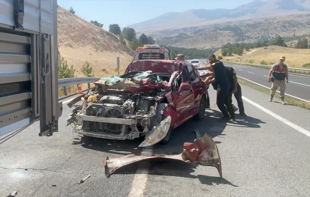 Sarıkamış’ta Meydana Gelen Şok Edici Kaza: Sürücü Hastaneye...
