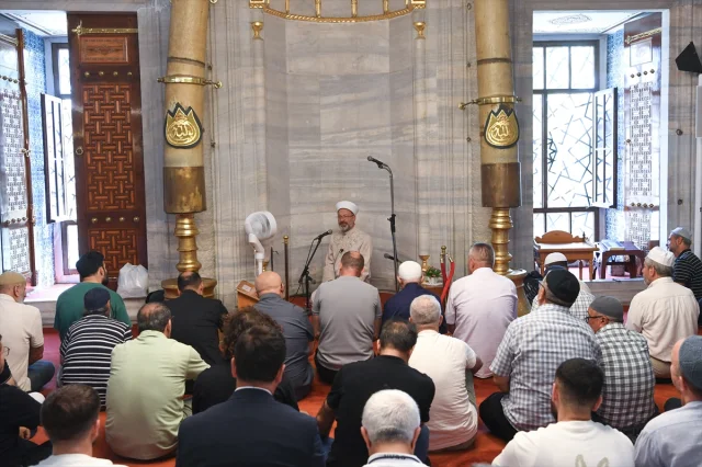Diyanet İşleri Başkanı Erbaş'tan İstanbul'da Anlamlı Mesajlar