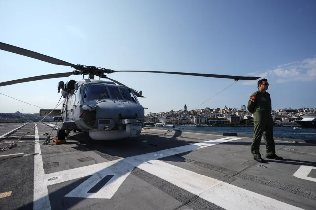 TCG Anadolu'nun Zafer Dolu Çanakkale-İstanbul Seyahati