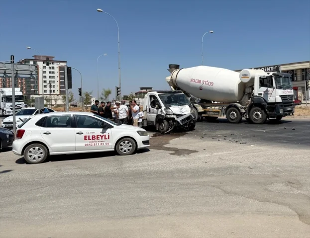 Hatay'da Feci Kaza Üç Can Aldı: Çarpışmanın Detayları Ortaya Çıktı