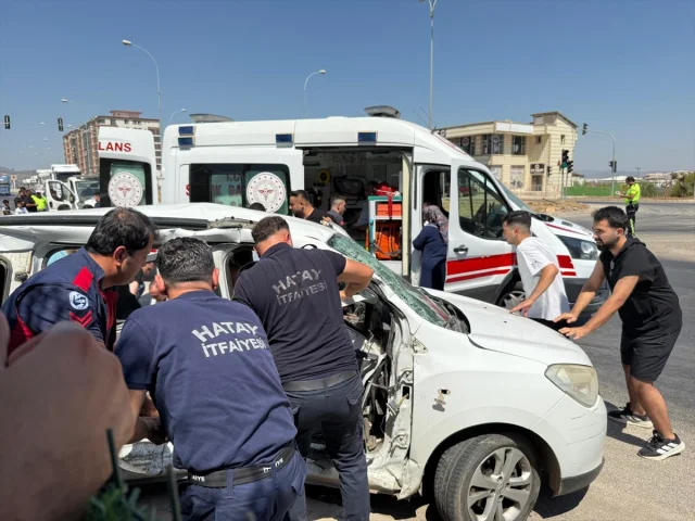 Hatay'da Feci Kaza Üç Can Aldı: Çarpışmanın Detayları Ortaya Çıktı