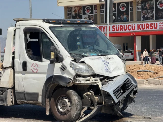 Hatay'da Feci Kaza Üç Can Aldı: Çarpışmanın Detayları Ortaya Çıktı