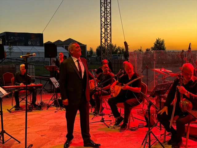 Yavuz Bingöl Malazgirt'teki Muhteşem Konseriyle Unutulmaz Bir Gece Yaşattı