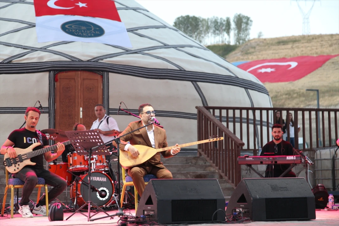 İsmail Altunsaray'ın Çarpıcı Ahlat Konseri: Binlerce Kişi Coşkuyla Eşlik Etti