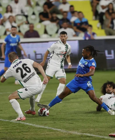 Sipay Bodrum FK'nın Zafer Yürüyüşü: Sakaryaspor Mağlubiyetle Sarsıldı