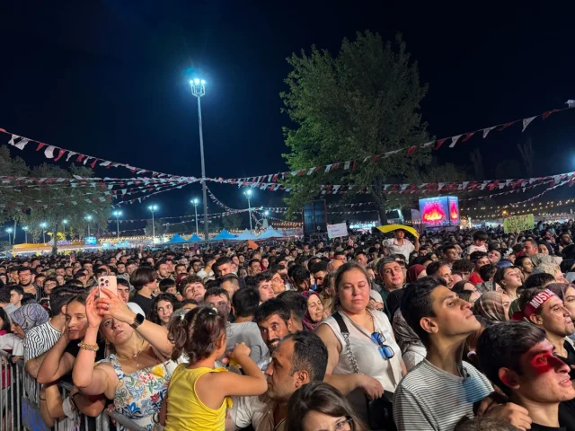 Mustafa Ceceli’nin Kahramanmaraş'ta Sahne Aldığı Gece Nefes Kesti