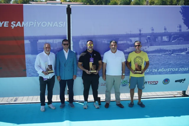 Edirne'de Kürek Şampiyonası: Büyük Bir Heyecan Yaşandı