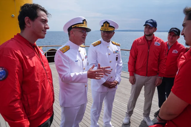 Gençler Savarona ile Boğaz'da Unutulmaz Bir Yolculuğa Çıkıyor