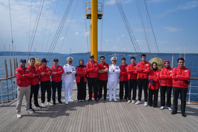 Gençler Savarona ile Boğaz'da Unutulmaz Bir Yolculuğa Çıkıyor