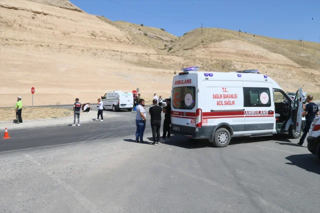 Malatya Akçadağ'da Korkunç Kaza: 1 Ölü, 4 Yaralı