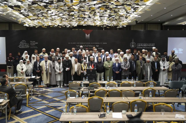 Gazze'nin Sesi İstanbul'da Yankılanıyor: İslam Dünyası Kriti...