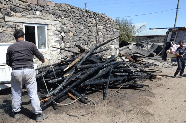 Kars'ta Rüzgarın Etkisiyle Büyüyen Yangın Felaketi