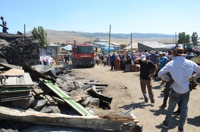Kars'ta Rüzgarın Etkisiyle Büyüyen Yangın Felaketi