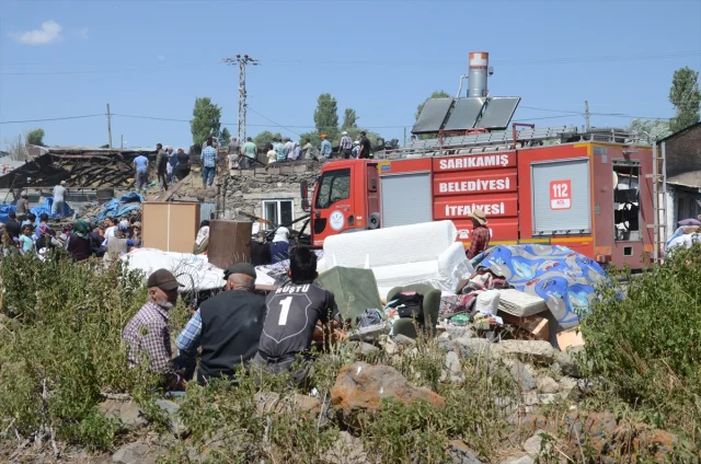 Kars'ta Rüzgarın Etkisiyle Büyüyen Yangın Felaketi