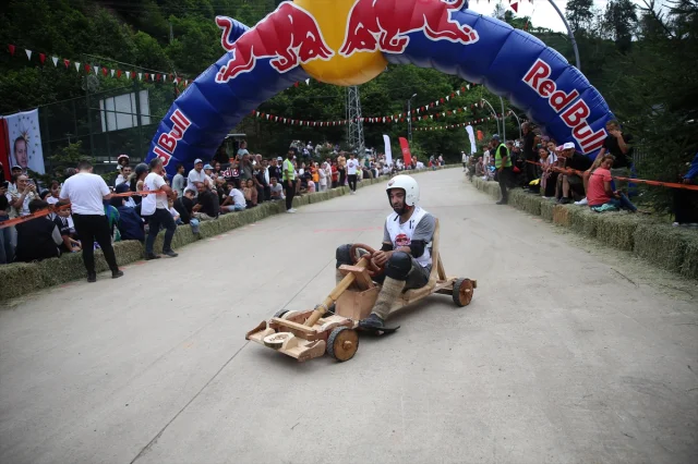Rize'de Adrenalin Dolu Anlar: Red Bull Formulaz Tahta Araba Yarışları Nefes Kesti