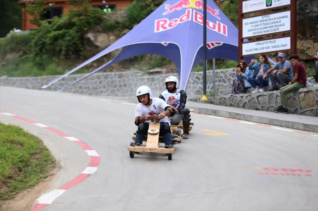 Rize'de Adrenalin Dolu Anlar: Red Bull Formulaz Tahta Araba Yarışları Nefes Kesti