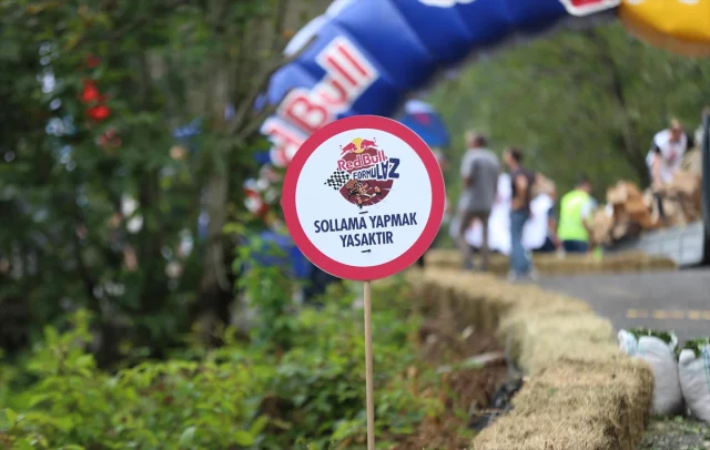 Rize'de Adrenalin Dolu Anlar: Red Bull Formulaz Tahta Araba Yarışları Nefes Kesti