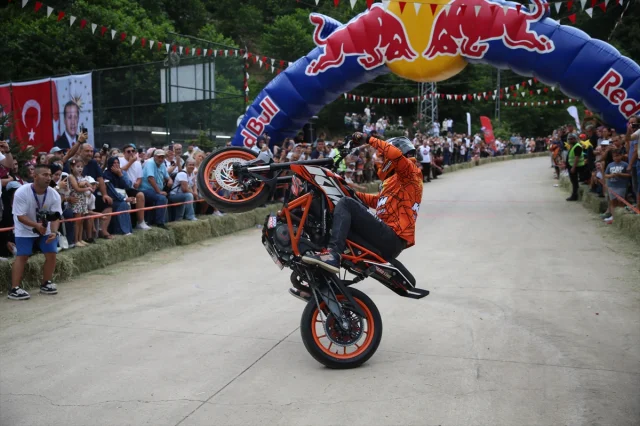 Rize'de Adrenalin Dolu Anlar: Red Bull Formulaz Tahta Araba Yarışları Nefes Kesti