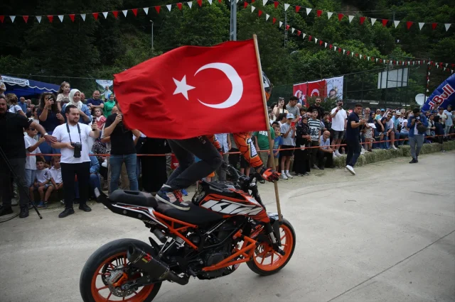 Rize'de Adrenalin Dolu Anlar: Red Bull Formulaz Tahta Araba Yarışları Nefes Kesti