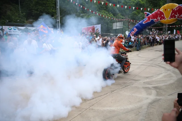 Rize'de Adrenalin Dolu Anlar: Red Bull Formulaz Tahta Araba Yarışları Nefes Kesti