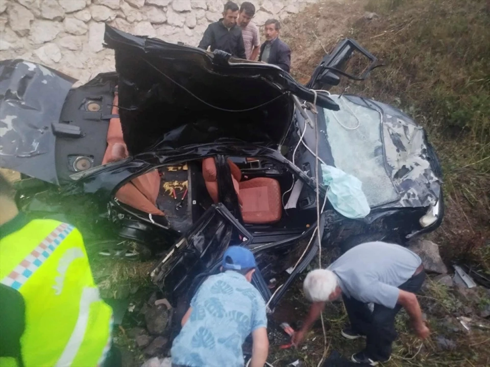 Tokat'ta Feci Kaza: Şarampole Devrilen Araçta Can Kaybı