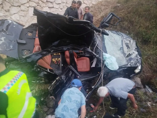 Tokat'ta Feci Kaza: Şarampole Devrilen Araçta Can Kaybı