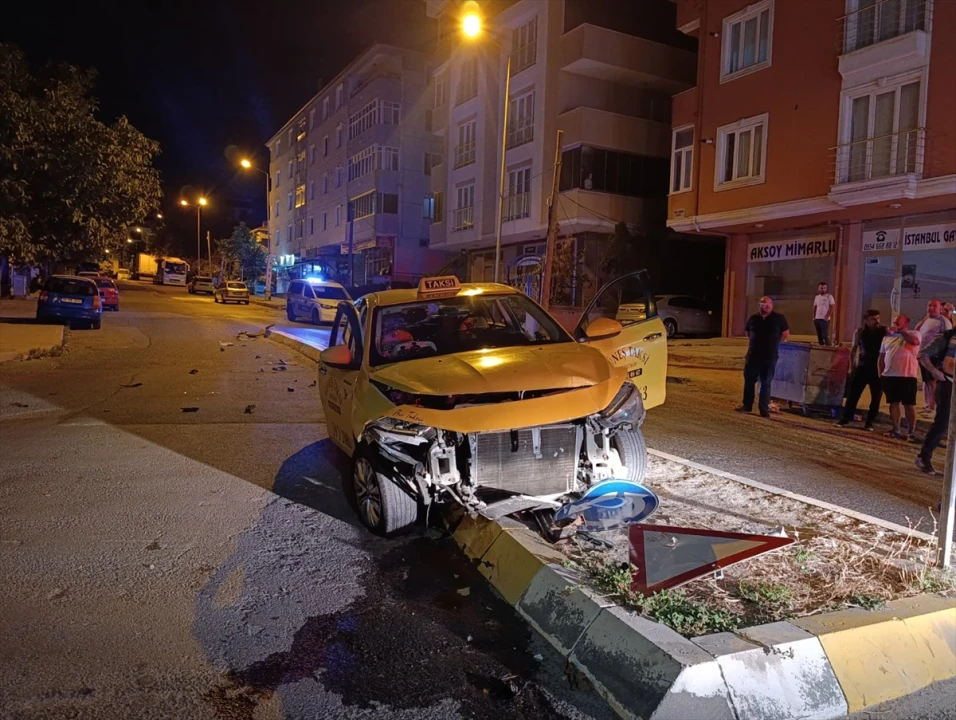 Tekirdağ'da Şok! Gasp Ettikleri Taksiyi Kaza Yaptılar