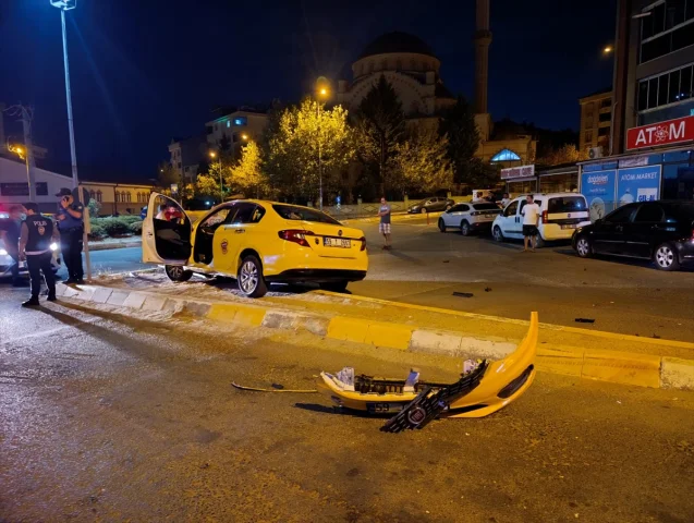 Tekirdağ'da Şok! Gasp Ettikleri Taksiyi Kaza Yaptılar