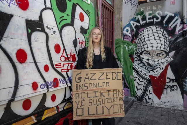 ABD'li Aktivist Kadıköy'den Dünya Çapında Gazze'ye Ses Olmay...