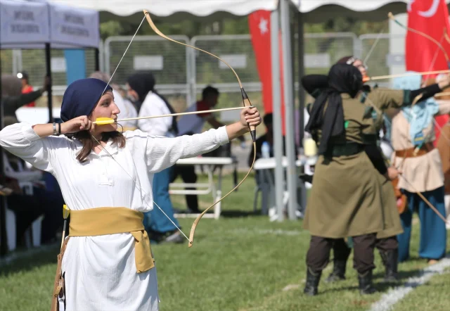Sultan Alparslan Anısına Malazgirt'te Unutulmaz Okçuluk Yarışması Düzenlendi