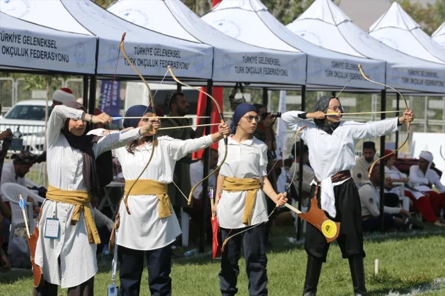 Sultan Alparslan Anısına Malazgirt'te Unutulmaz Okçuluk Yarışması Düzenlendi