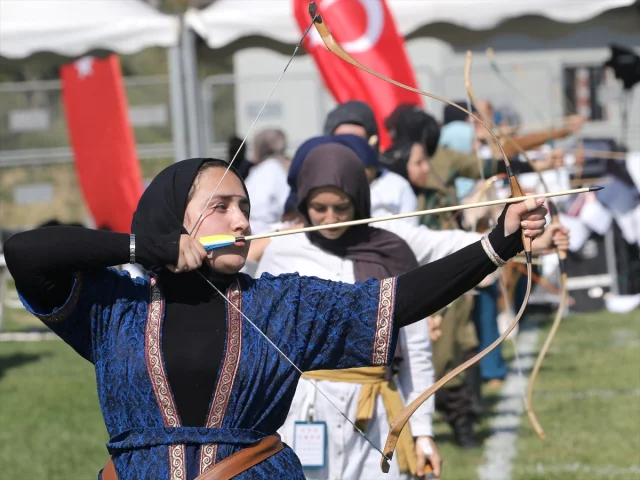 Sultan Alparslan Anısına Malazgirt'te Unutulmaz Okçuluk Yarışması Düzenlendi