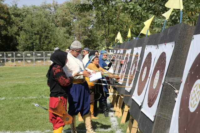Sultan Alparslan Anısına Malazgirt'te Unutulmaz Okçuluk Yarışması Düzenlendi