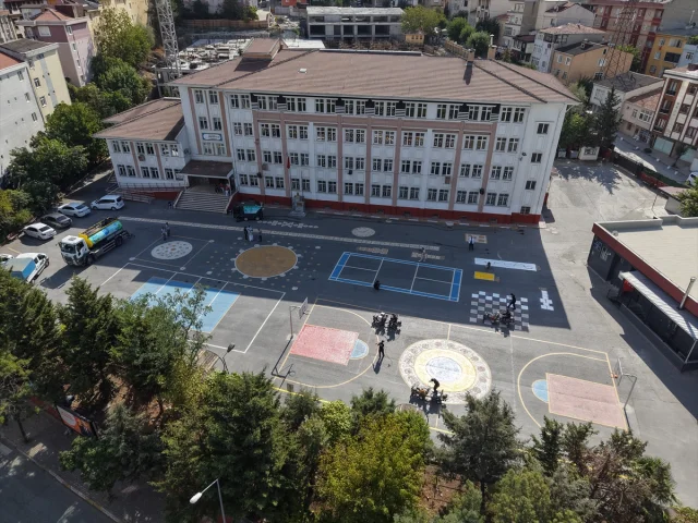 Bağcılar'da Öğrenciler İçin Nostaljik Oyun Alanları