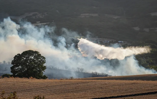 Balıkesir'de Orman Yangını Kontrol Altına Alınmaya Çalışılıy...