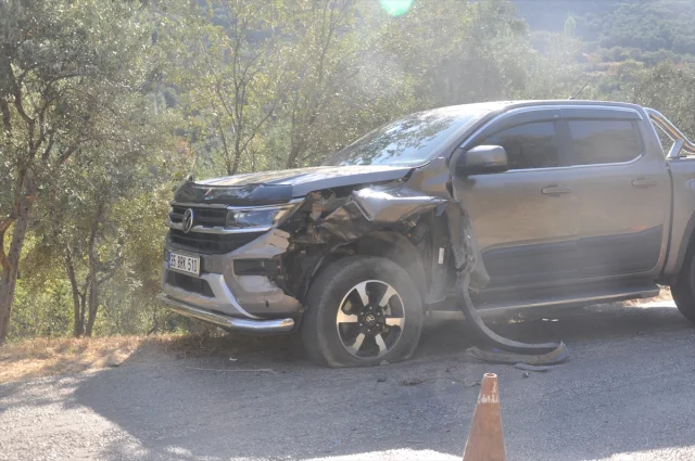 İzmir'de Korkunç Kaza: Pikap ve Motosiklet Çarpıştı