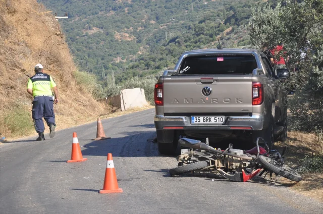 İzmir'de Korkunç Kaza: Pikap ve Motosiklet Çarpıştı