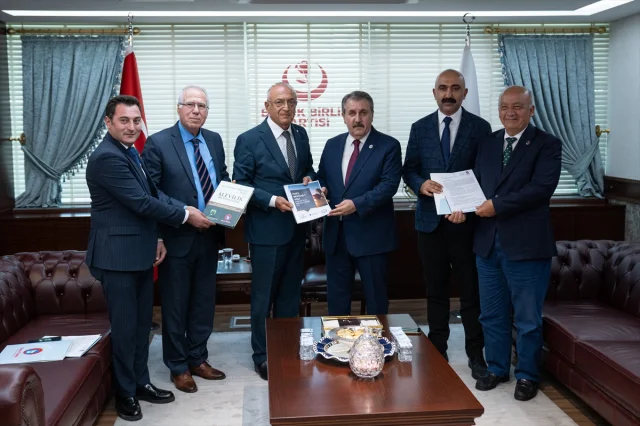 BBP Lideri Destici'den Çarpıcı Açıklama: Farklılıklarımız Zenginliğimizdir