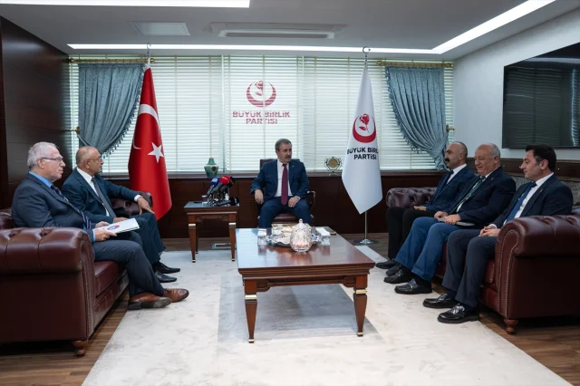 BBP Lideri Destici'den Çarpıcı Açıklama: Farklılıklarımız Zenginliğimizdir