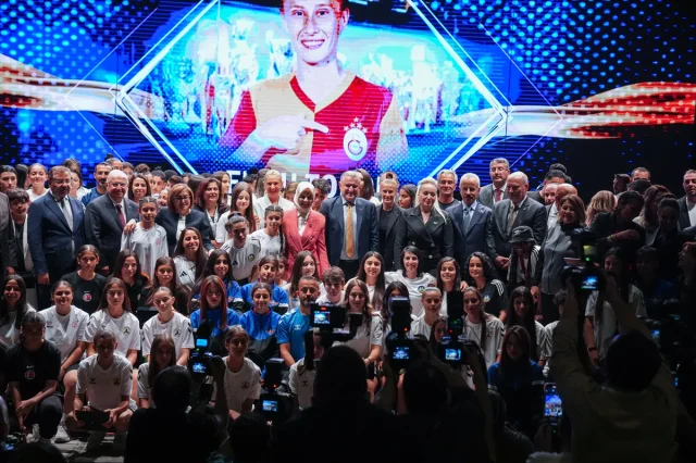 Kadın Futbolunun Parlayan Yıldızları Ankara'da Bir Araya Gel...