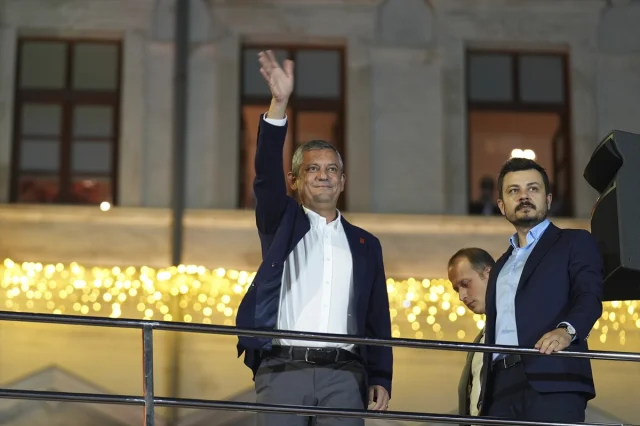 CHP Lideri Özgür Özel'den Beyoğlu'nda Çarpıcı Açıklamalar