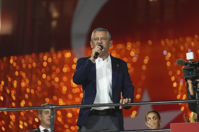 CHP Lideri Özgür Özel'den Beyoğlu'nda Çarpıcı Açıklamalar